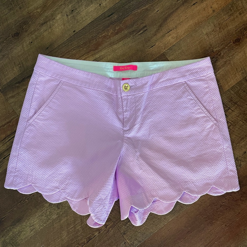 EUC Lilly Pulitzer buttercup scalloped shorts.
